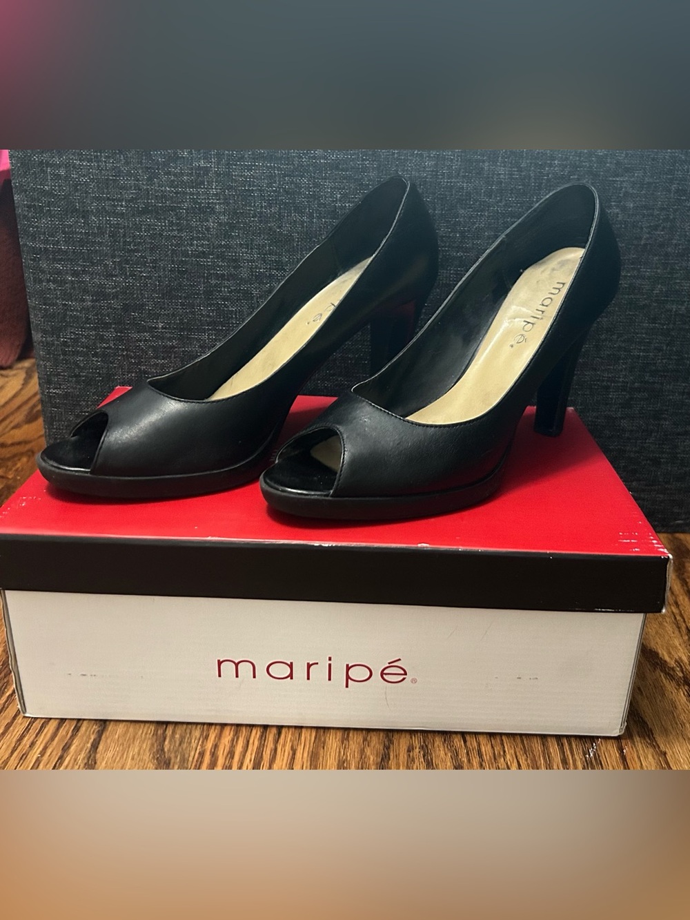 Classic black leather peep-toe platform pumps sz 6